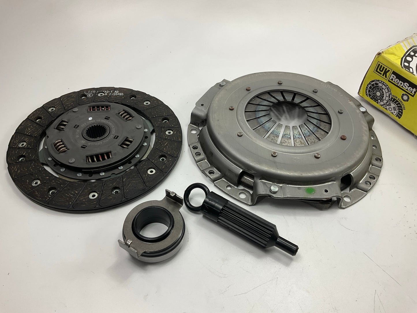 LUK 08-014 Clutch Kit For 1990-2002 Honda Accord 2.2L