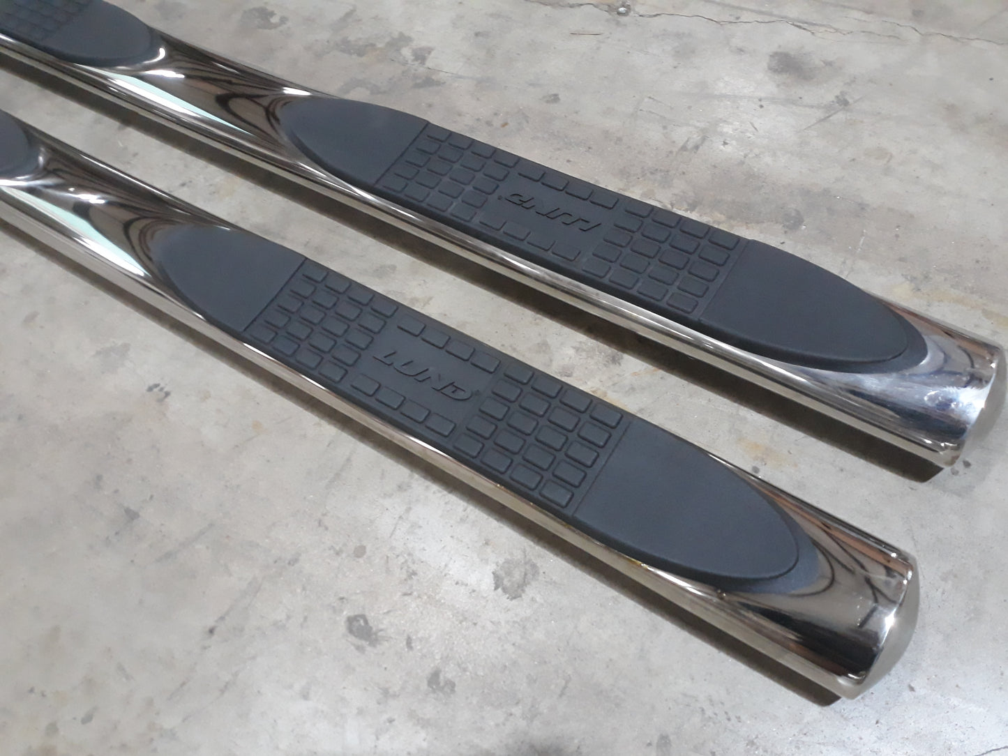 Lund 23561986 4'' Oval Straight Tube Nerf Step Bracket Kit For 2007-14 FJ Cruiser