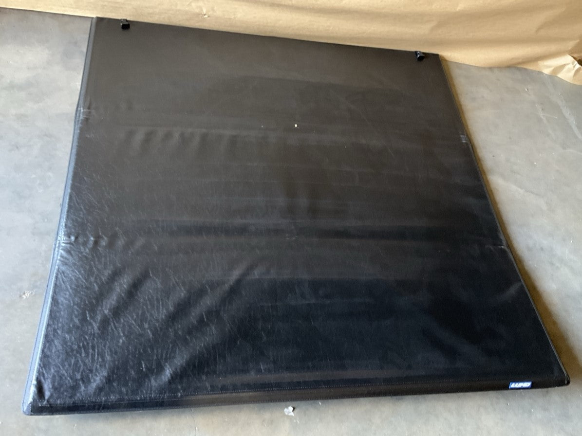 MISSING TAPE Lund Tri-Fold Tonneau 5.75' Bed Cover 07-13 Sierra, Silverado 1500