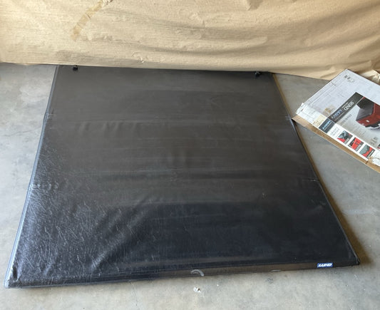Lund Tri-Fold Tonneau 5.75' Tonneau Bed Cover For 07-13 Sierra, Silverado 1500