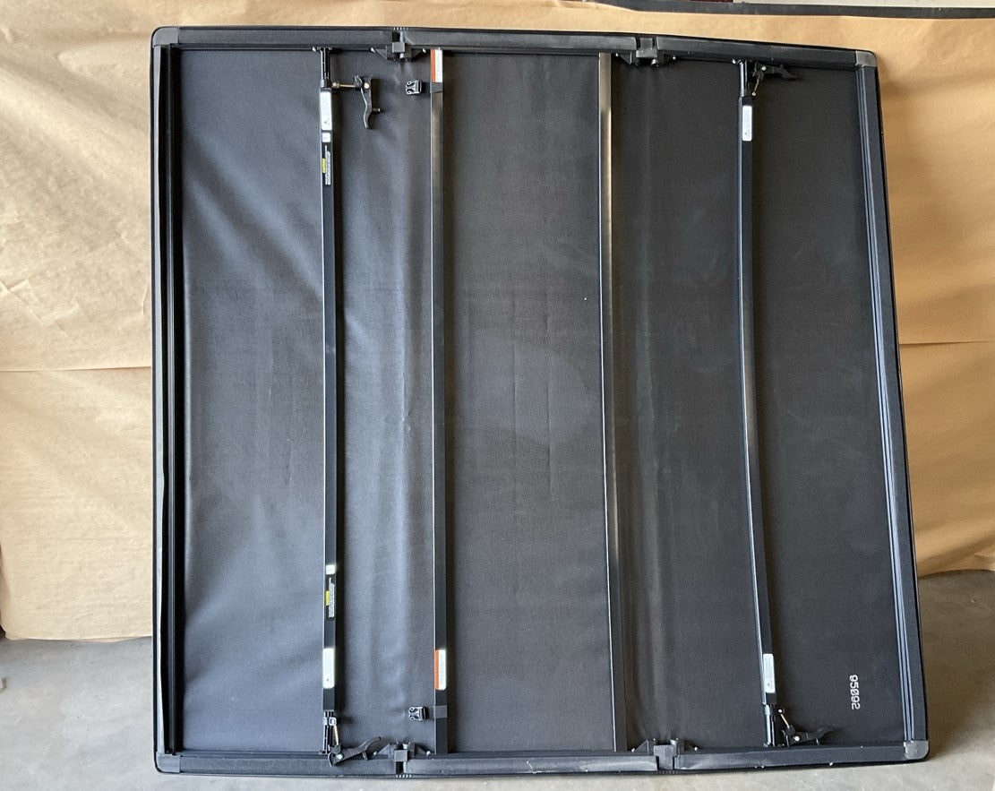 Lund Tri-Fold Tonneau 5.75' Tonneau Bed Cover For 07-13 Sierra, Silverado 1500