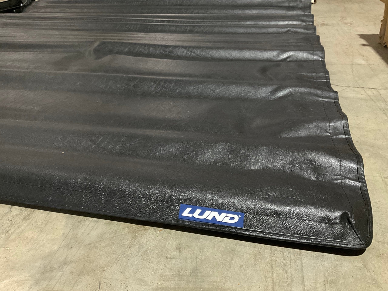 Lund 96084 Soft Roll Up Truck Bed Tonneau Cover 04-07 Sierra Silverado  5'9'' Bed