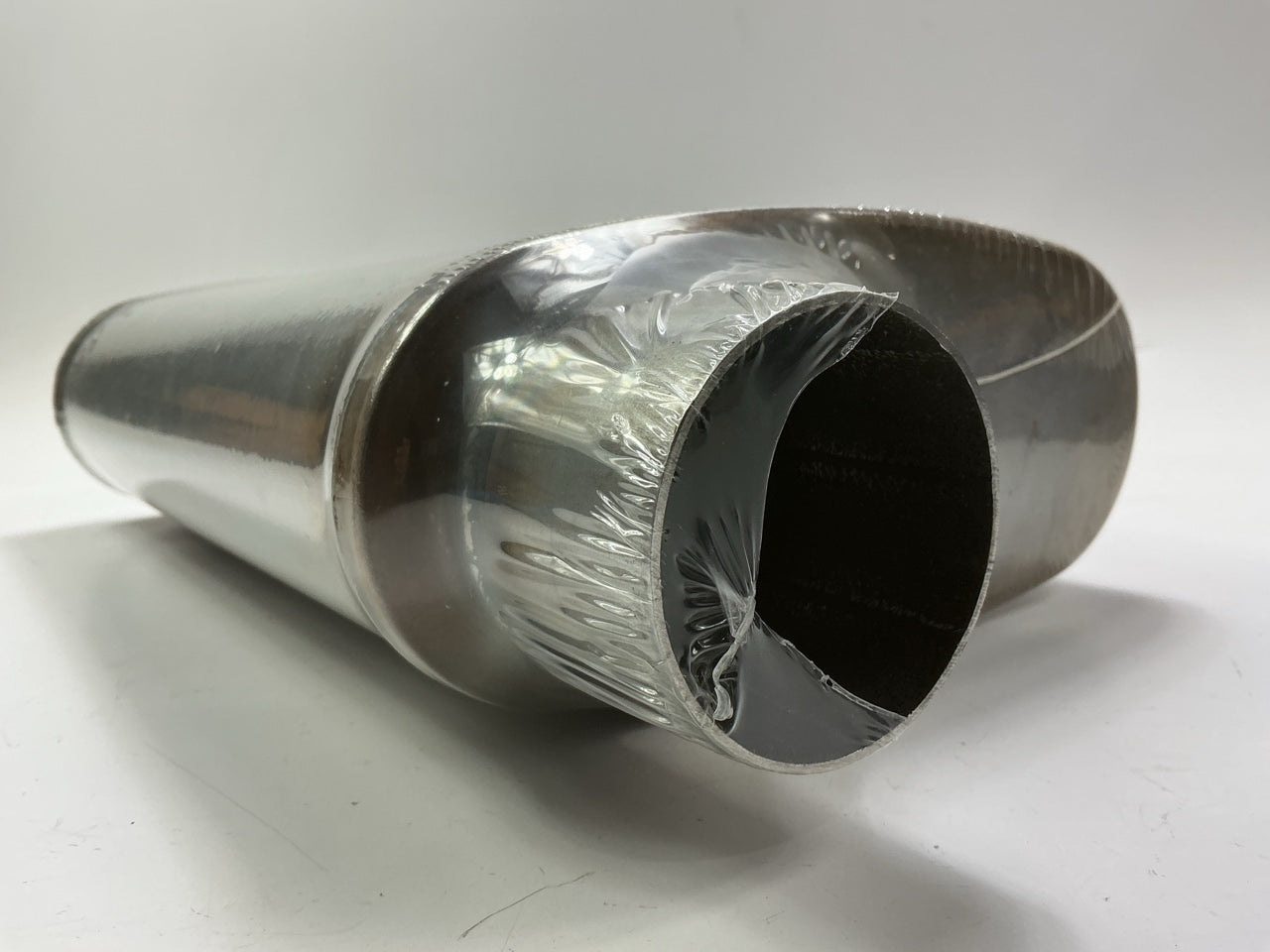 Magnaflow 11236 Stainless Muffler 2-1/2'' Offset Inlet, 2-1/2'' Offset Outlet