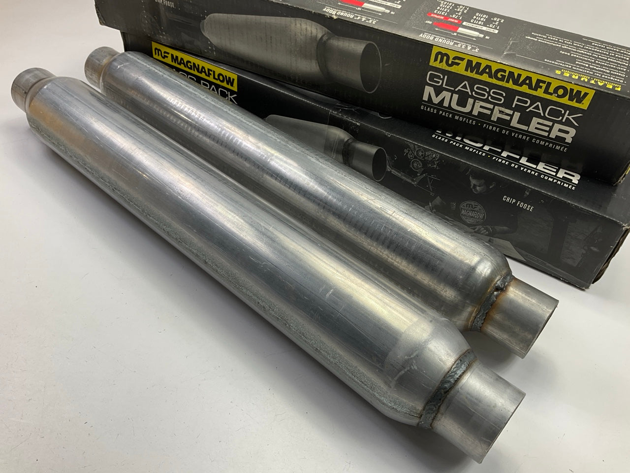 (2) Magnaflow 18146 2.5'' In/Out  4'' Round Glasspack Performance Exhaust Mufflers