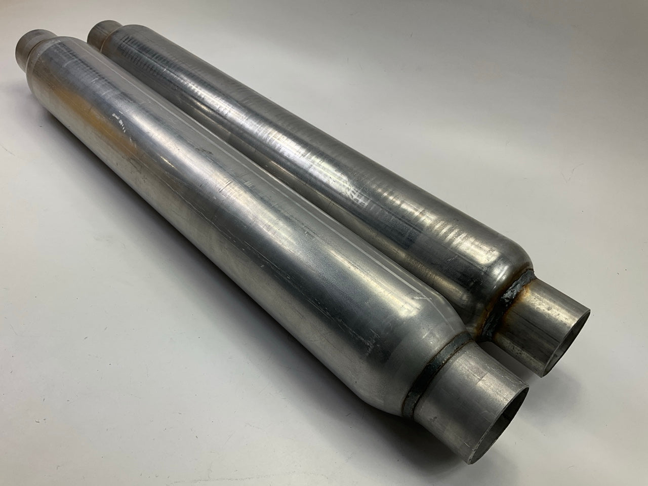 (2) Magnaflow 18146 2.5'' In/Out  4'' Round Glasspack Performance Exhaust Mufflers
