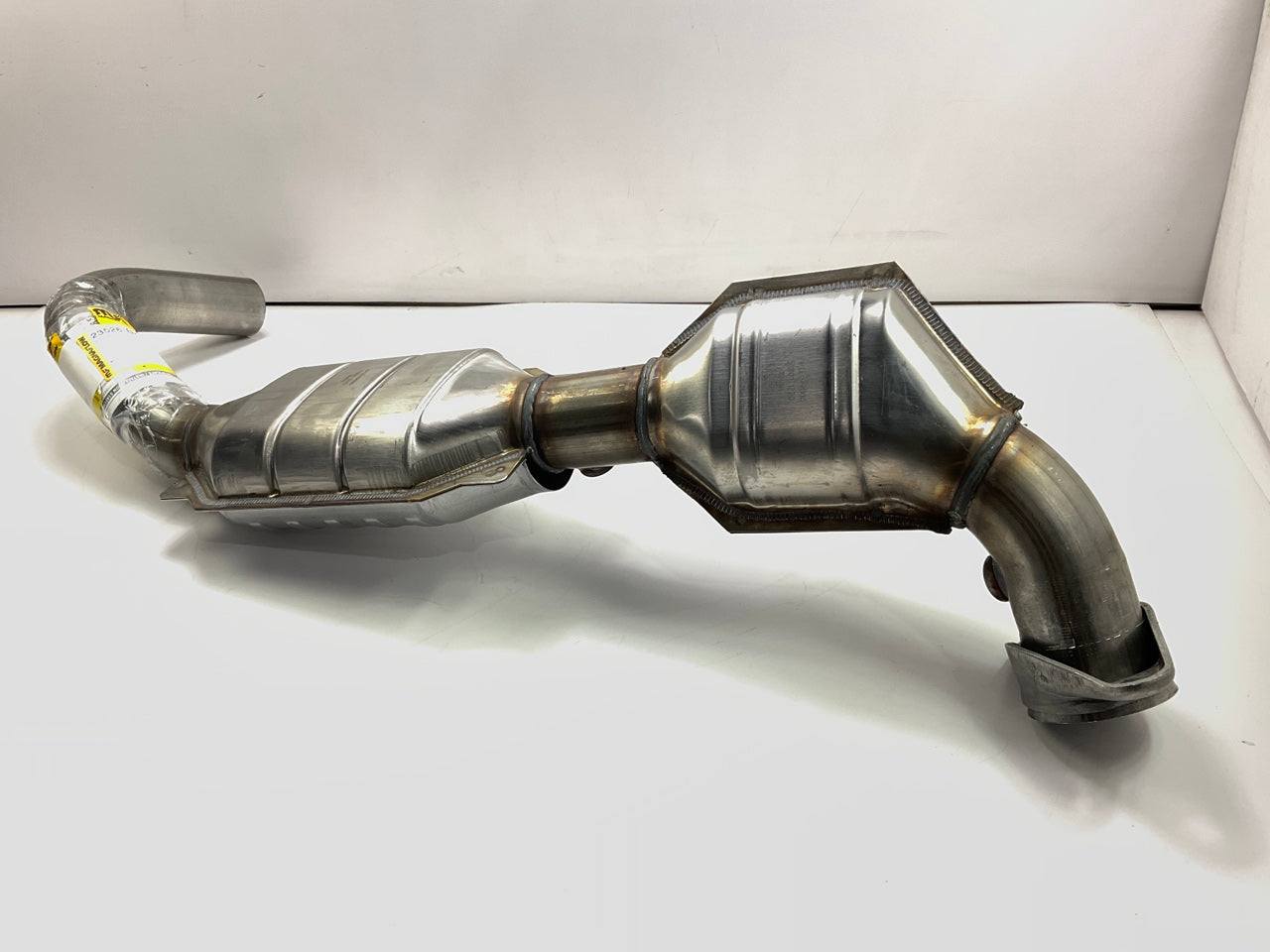 Magnaflow 23526 Direct Fit LEFT Catalytic Converter - 2003-04 Navigator 5.4L V8