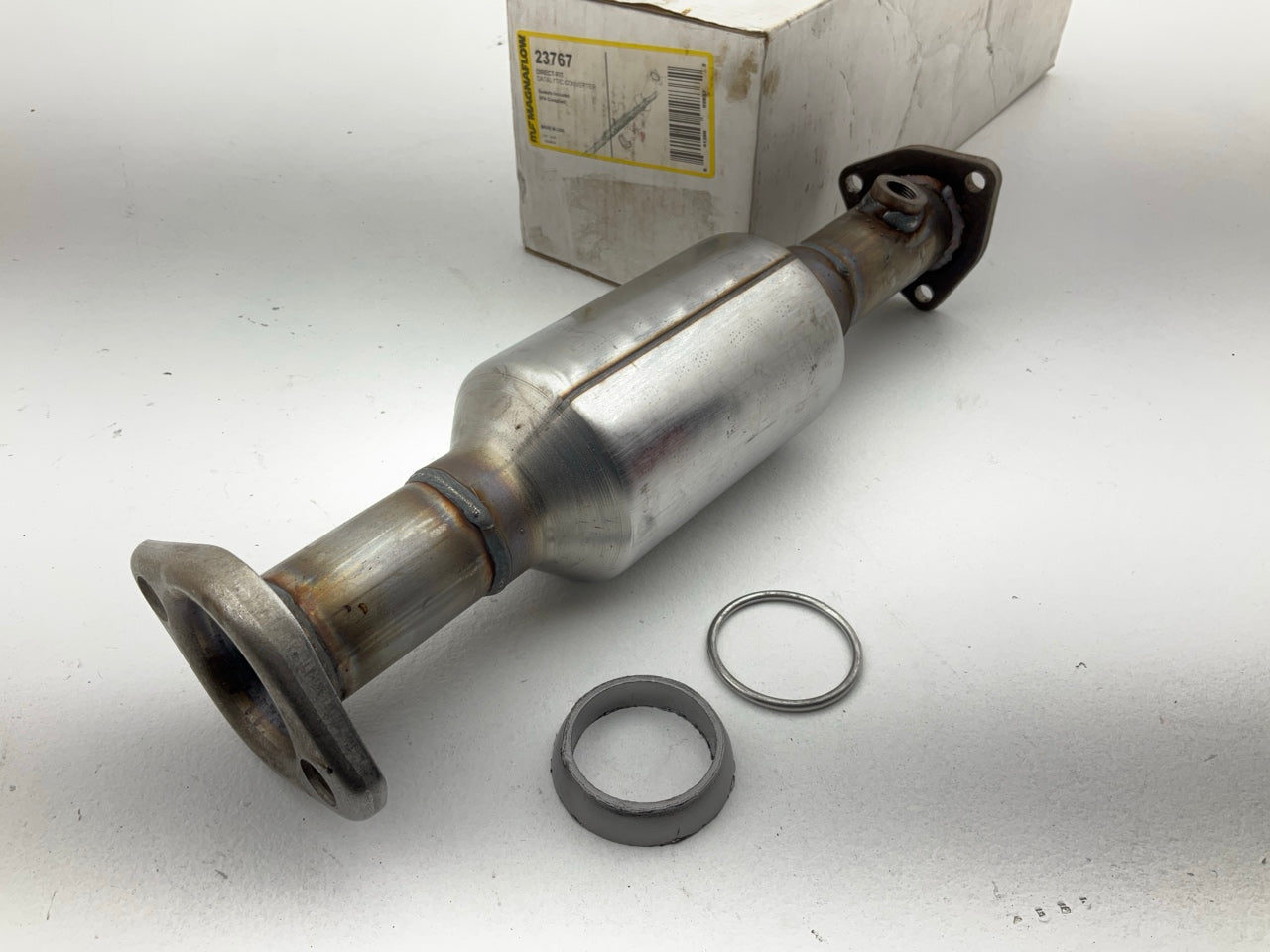 MagnaFlow 23767 Direct Fit Catalytic Converter - 1997-2001 Honda CR-V 2.0L