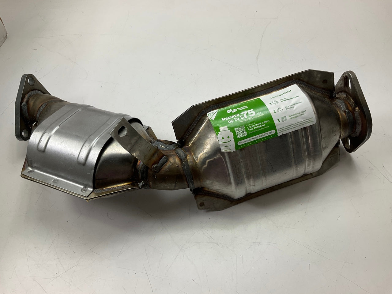 Magnaflow 24082 Direct Fit EPA Compliant Catalytic Converter For 2003-2006 350z