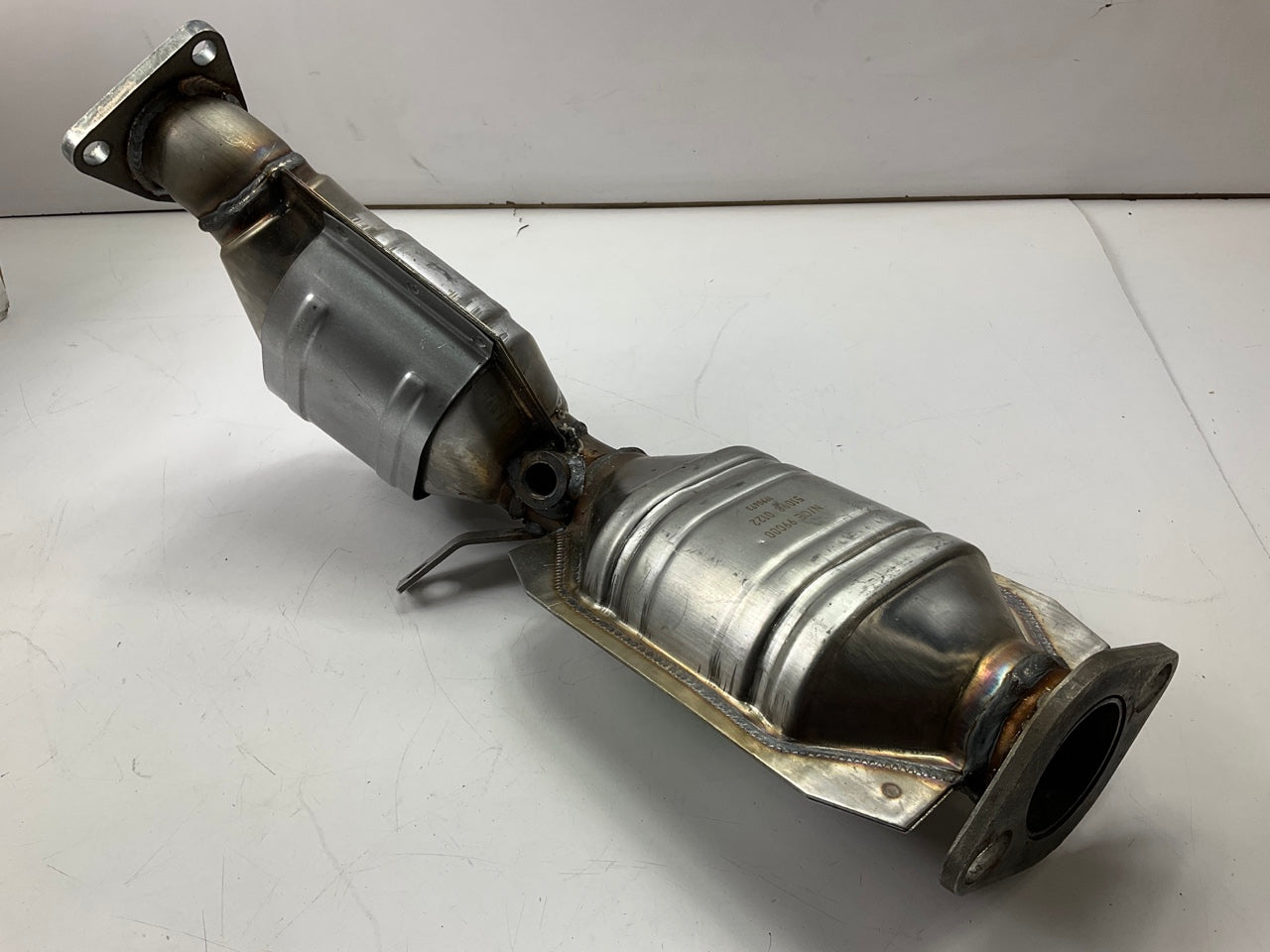 Magnaflow 24082 Direct Fit EPA Compliant Catalytic Converter For 2003-2006 350z