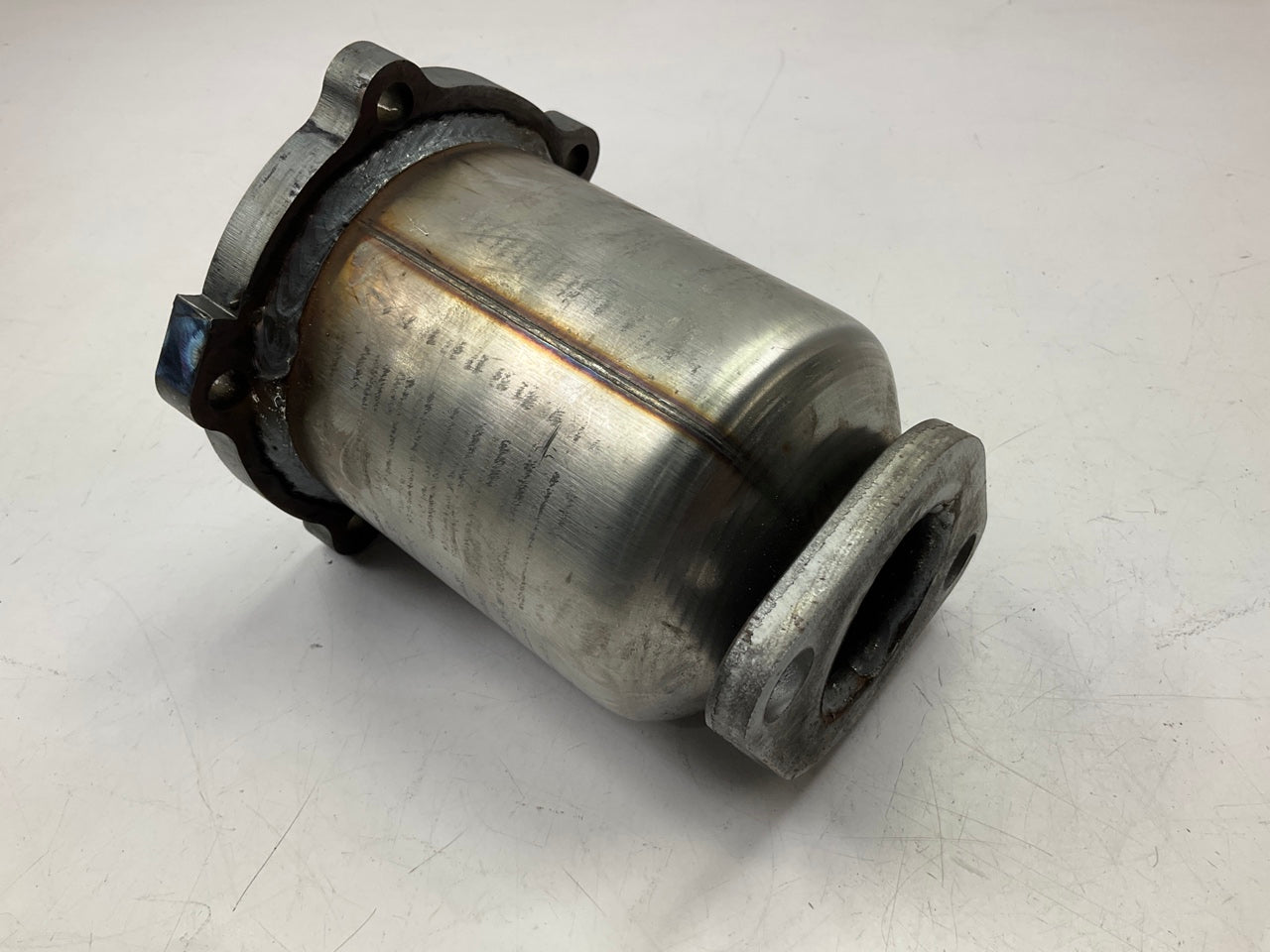 Magnaflow 24172 Direct Fit FRONT Catalytic Converter For 2003-2006 Kia Sorento