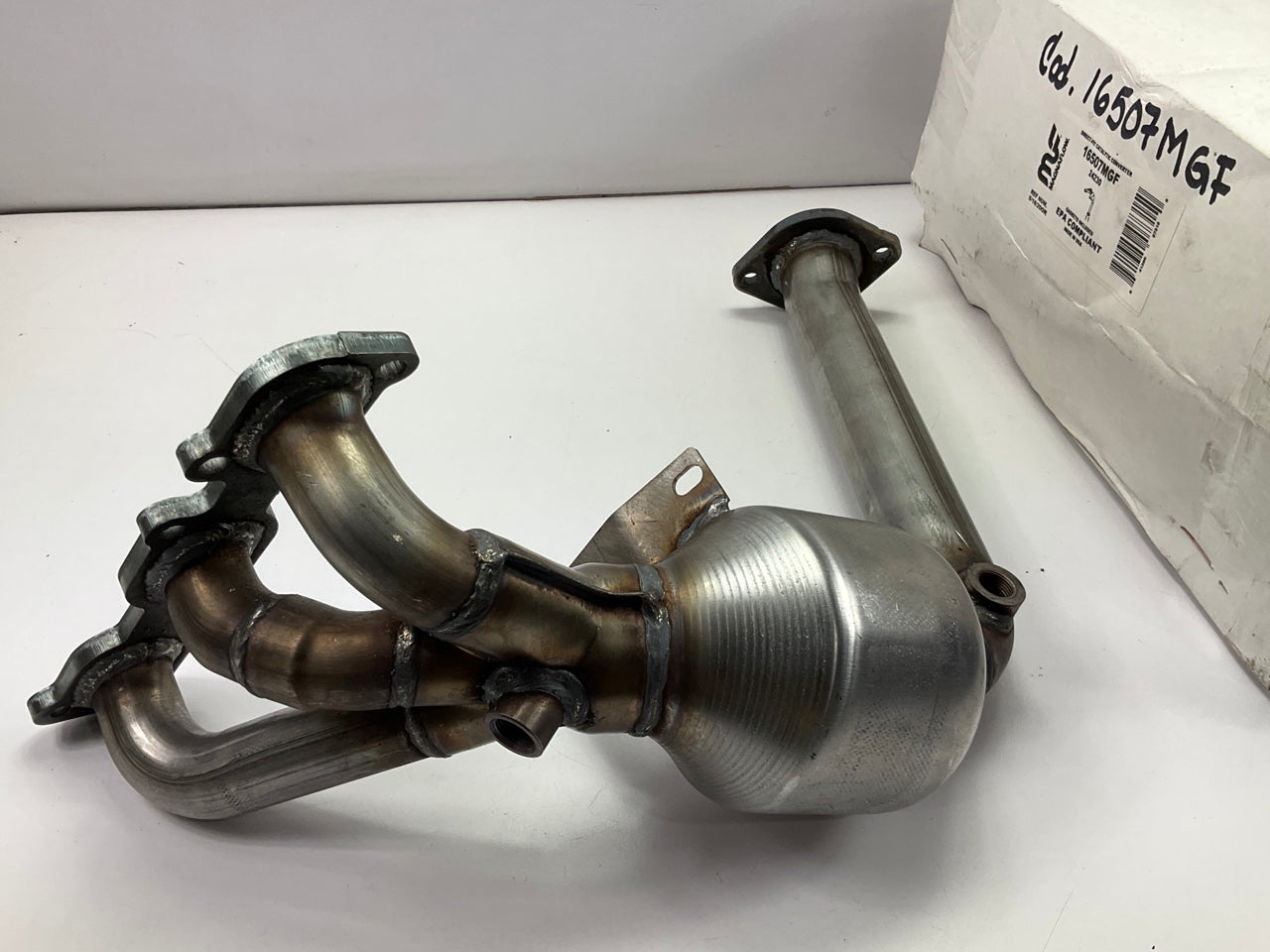 Magnaflow 24230 Direct Fit Front Catalytic Converter & Exhaust Manifold