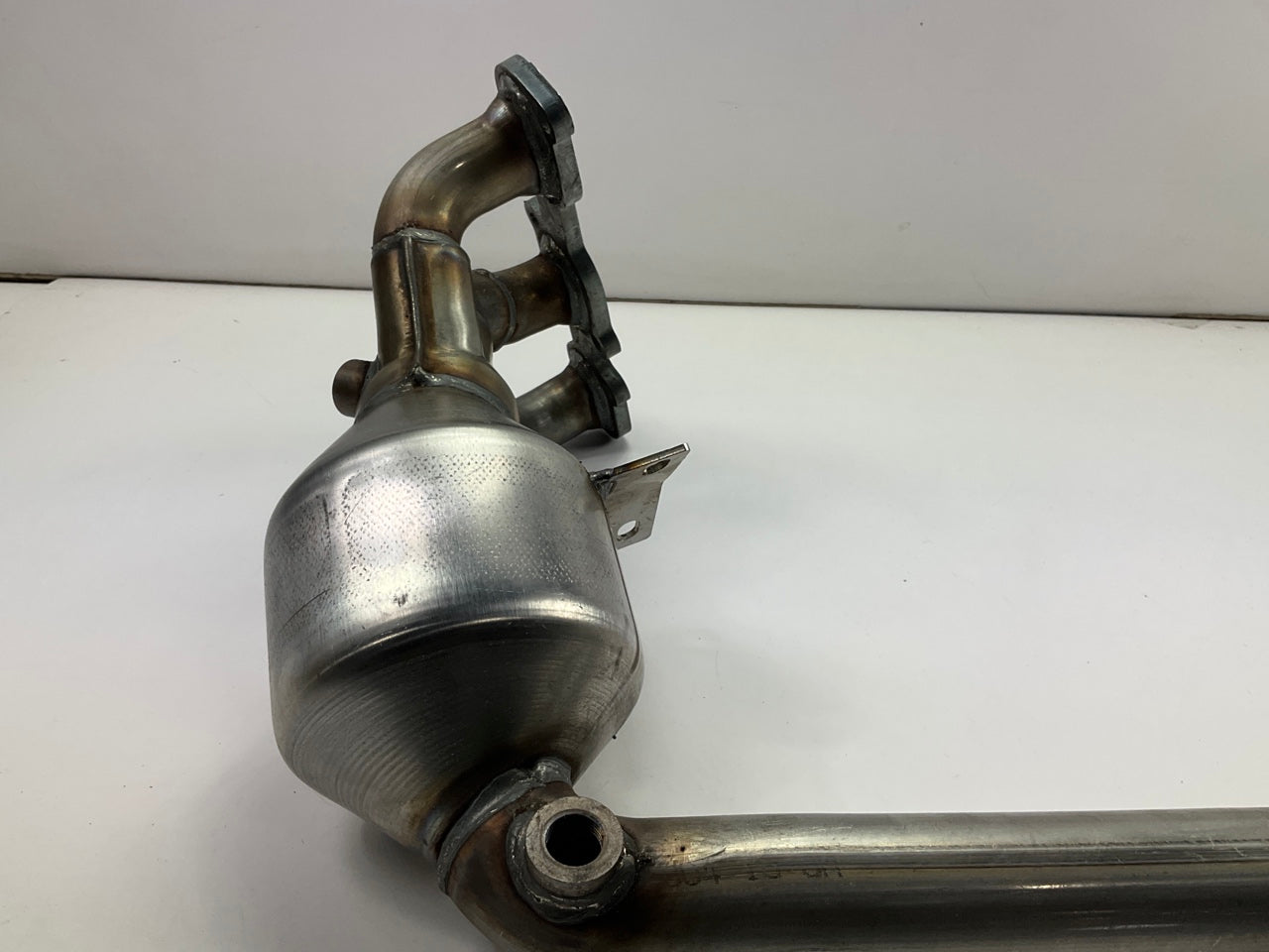 Magnaflow 24230 Direct Fit Front Catalytic Converter & Exhaust Manifold
