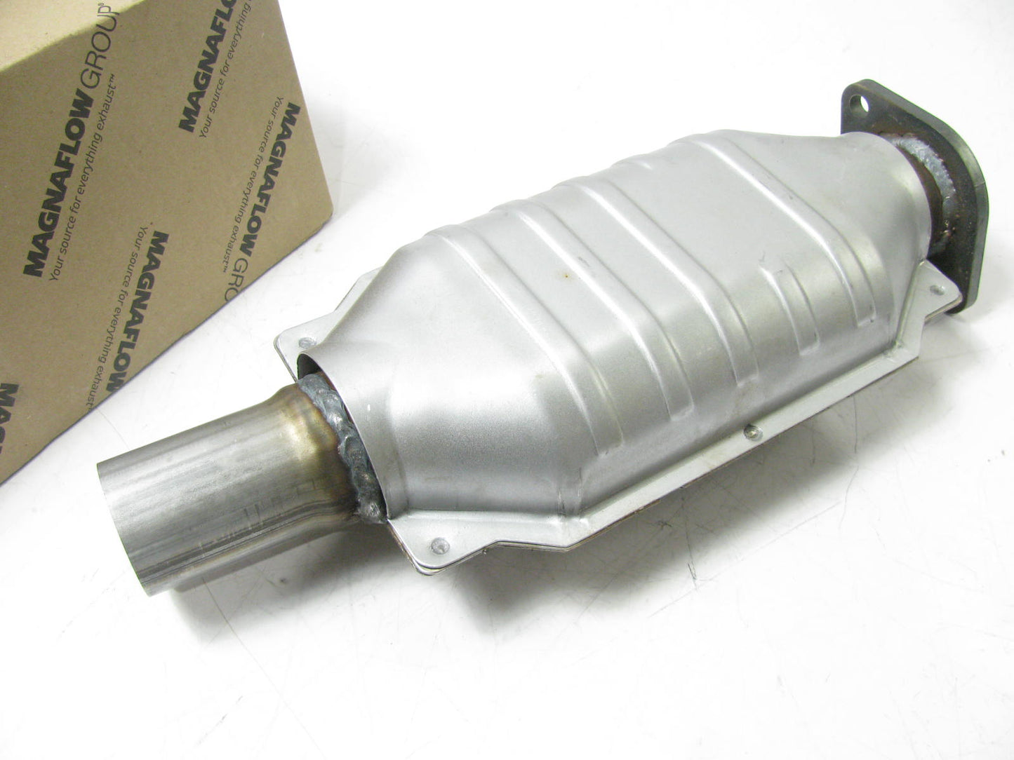 Magnaflow 24311 Direct-Fit Catalytic Converter 05-07 Ford Five Hundred Freestyle