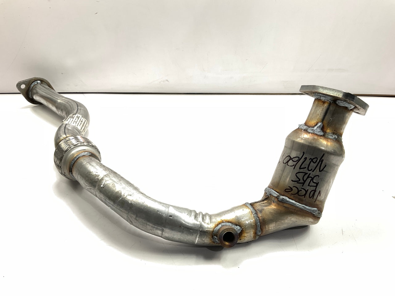 Magnaflow 24323 Direct-Fit FRONT Catalytic Converter For 2002-03 Saturn Vue 3.0L