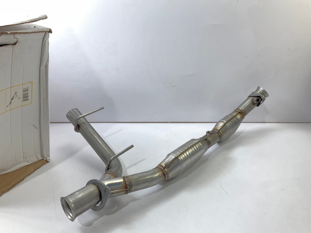 Magnaflow 24441 Direct-Fit RIGHT Catalytic Converter - 03-04 Expedition 4.6L V8