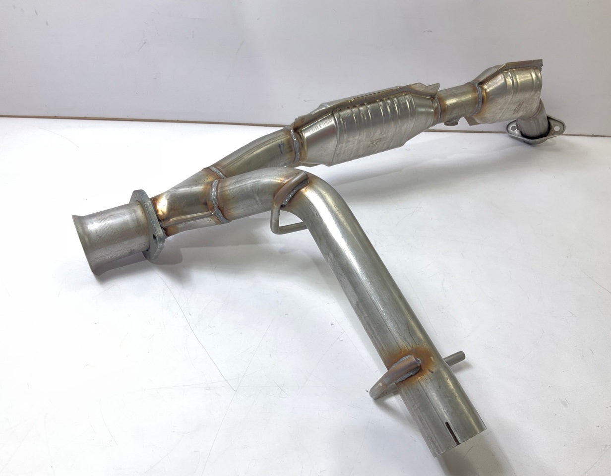Magnaflow 24441 Direct-Fit RIGHT Catalytic Converter - 03-04 Expedition 4.6L V8