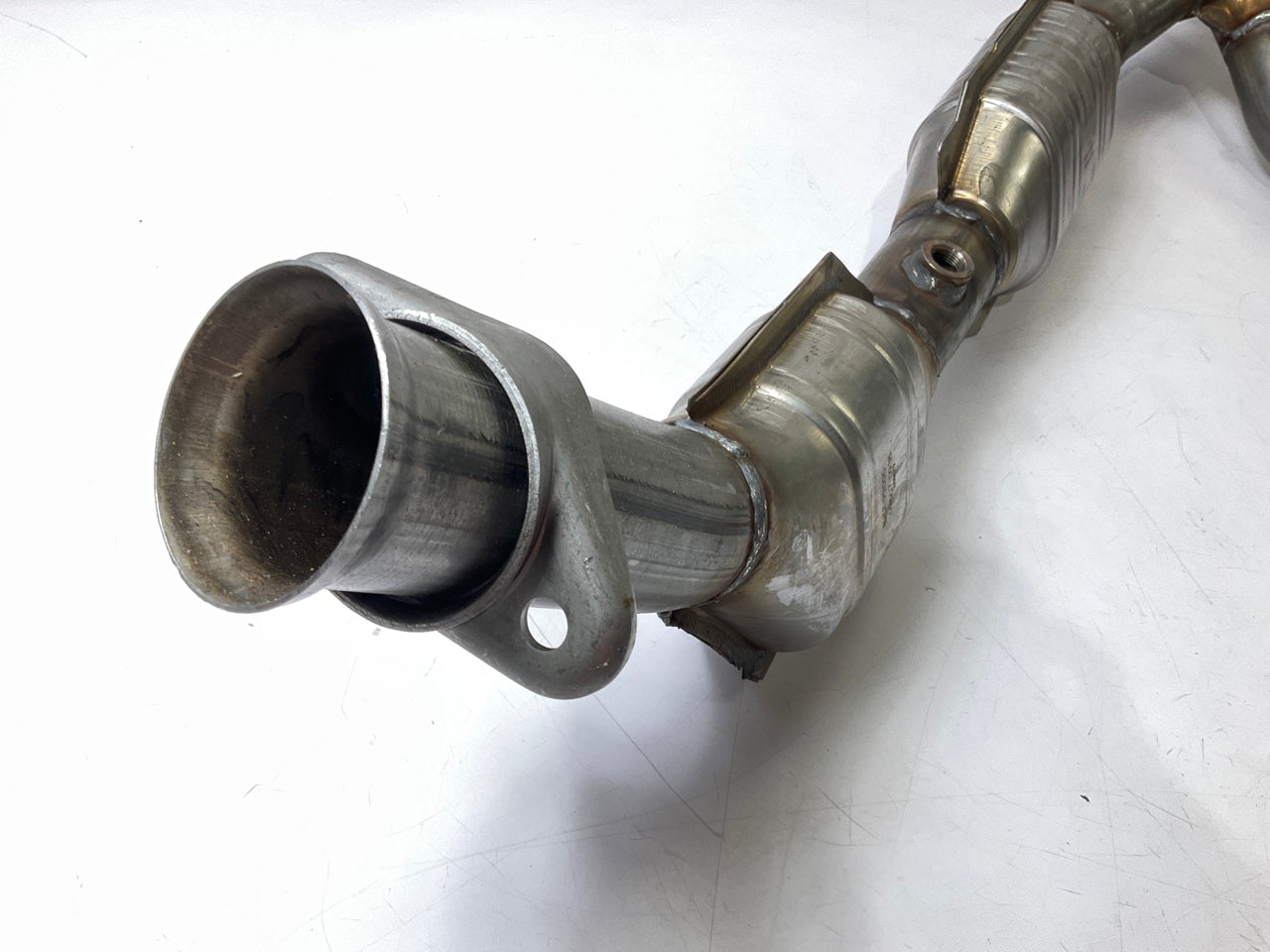 Magnaflow 24441 Direct-Fit RIGHT Catalytic Converter - 03-04 Expedition 4.6L V8