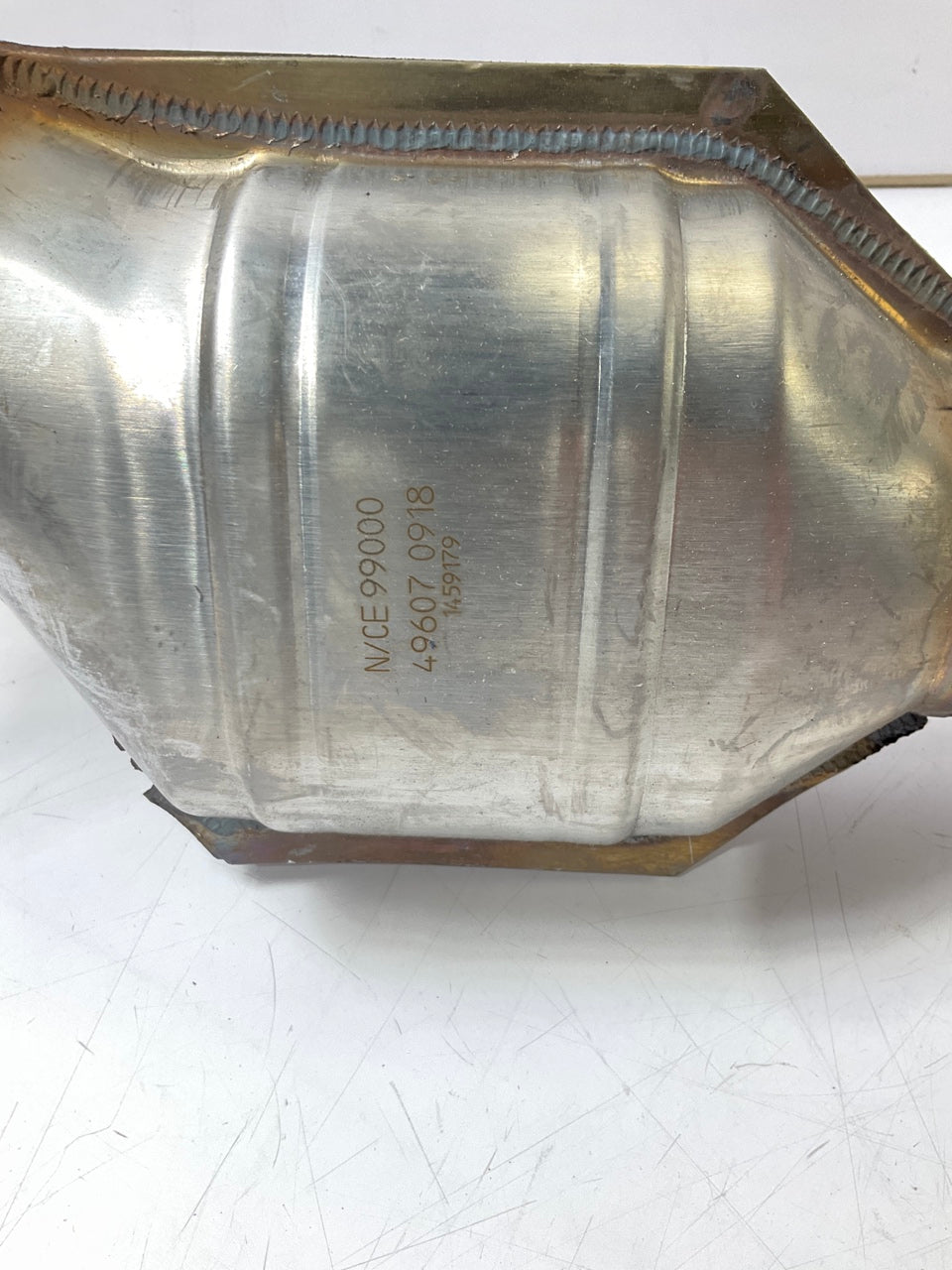 Magnaflow 24441 Direct-Fit RIGHT Catalytic Converter - 03-04 Expedition 4.6L V8