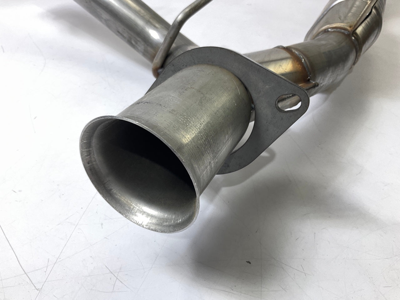 Magnaflow 24441 Direct-Fit RIGHT Catalytic Converter - 03-04 Expedition 4.6L V8