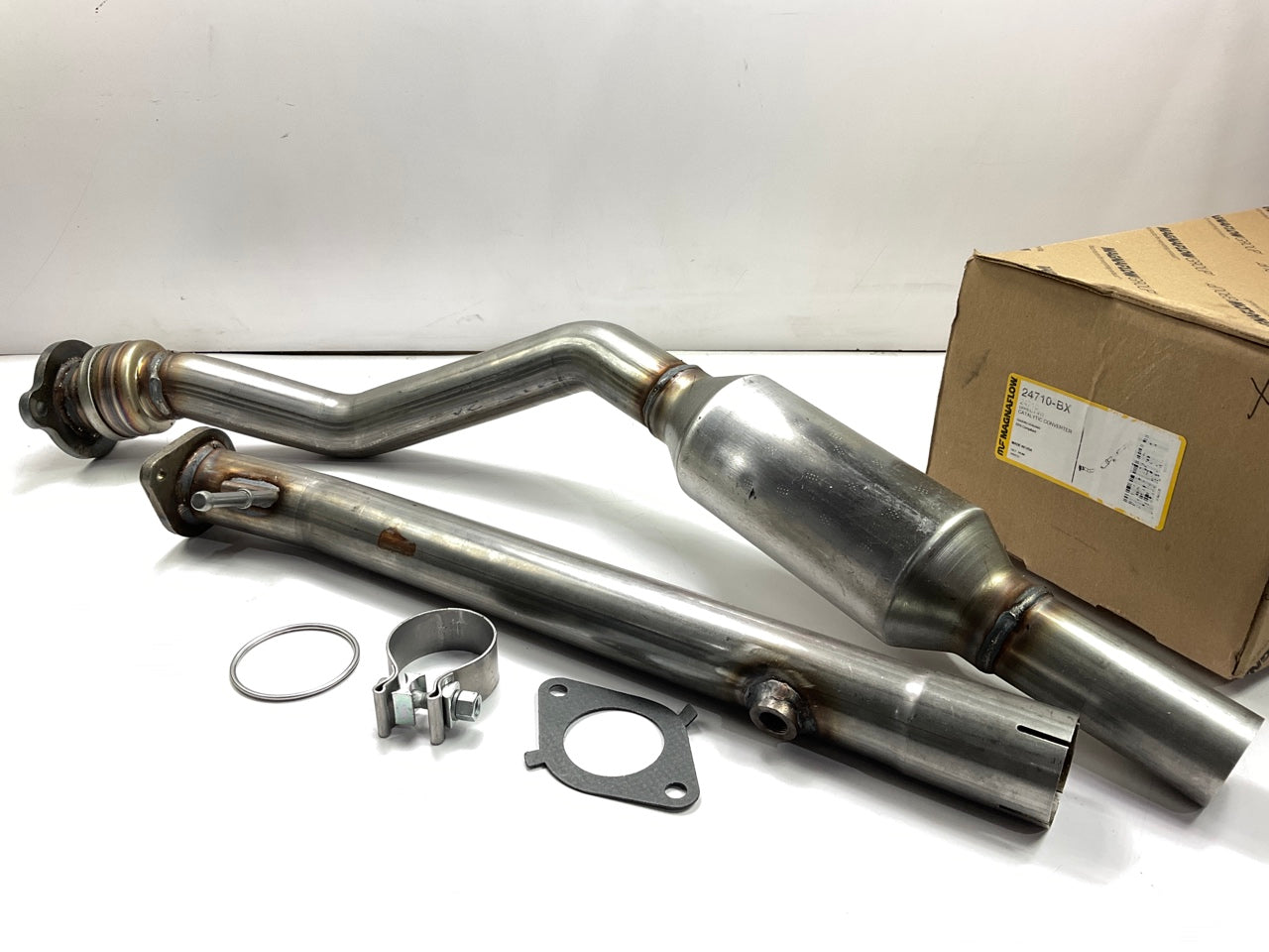 Magnaflow 24710 Direct-Fit Catalytic Converter - 2004-05 Rendezvous, Aztek 3.4L