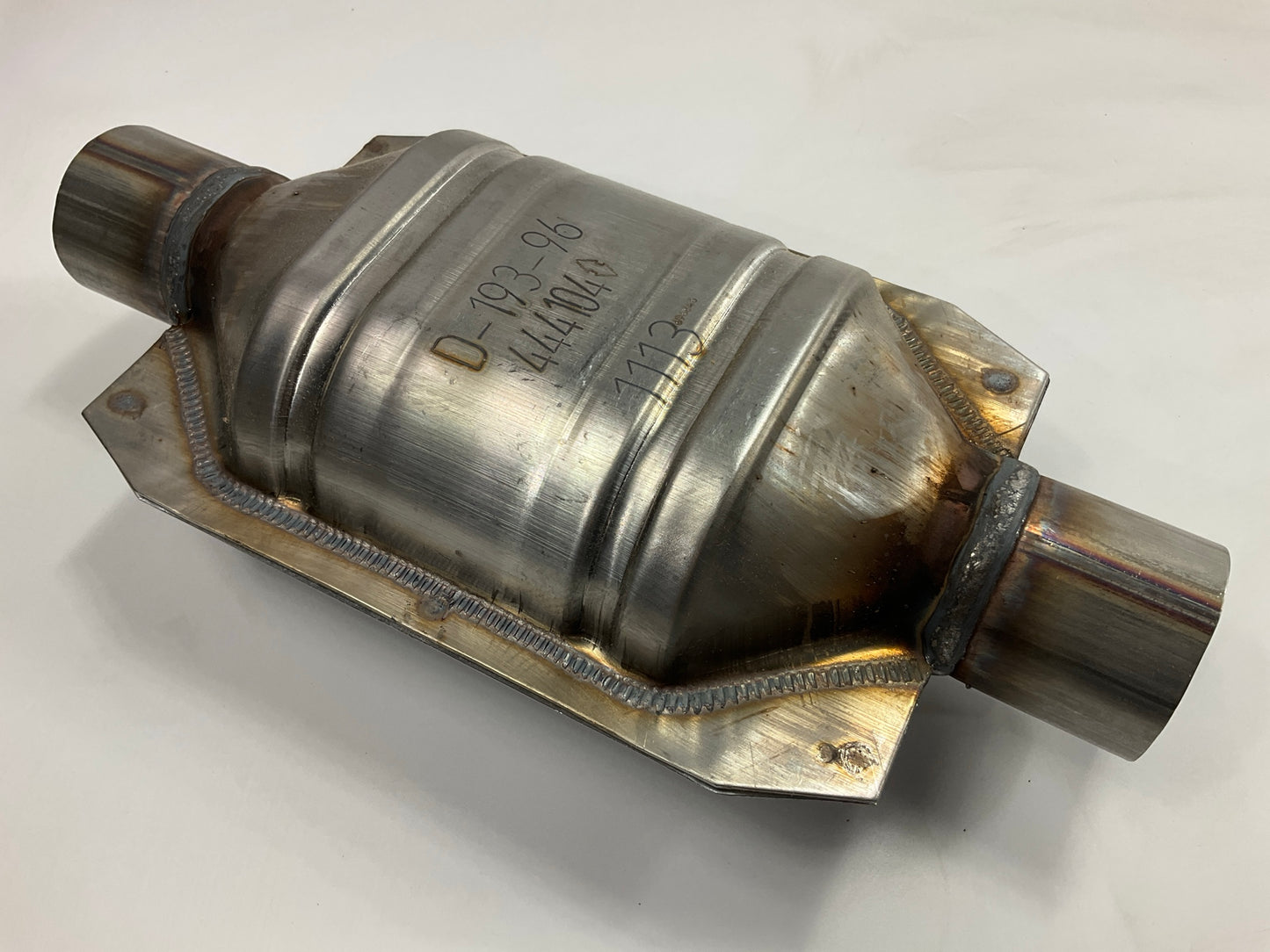 Magnaflow 444104 Catalytic Converter 2'' Inlet, 2'' Outlet, Universal, CARB (CALI)