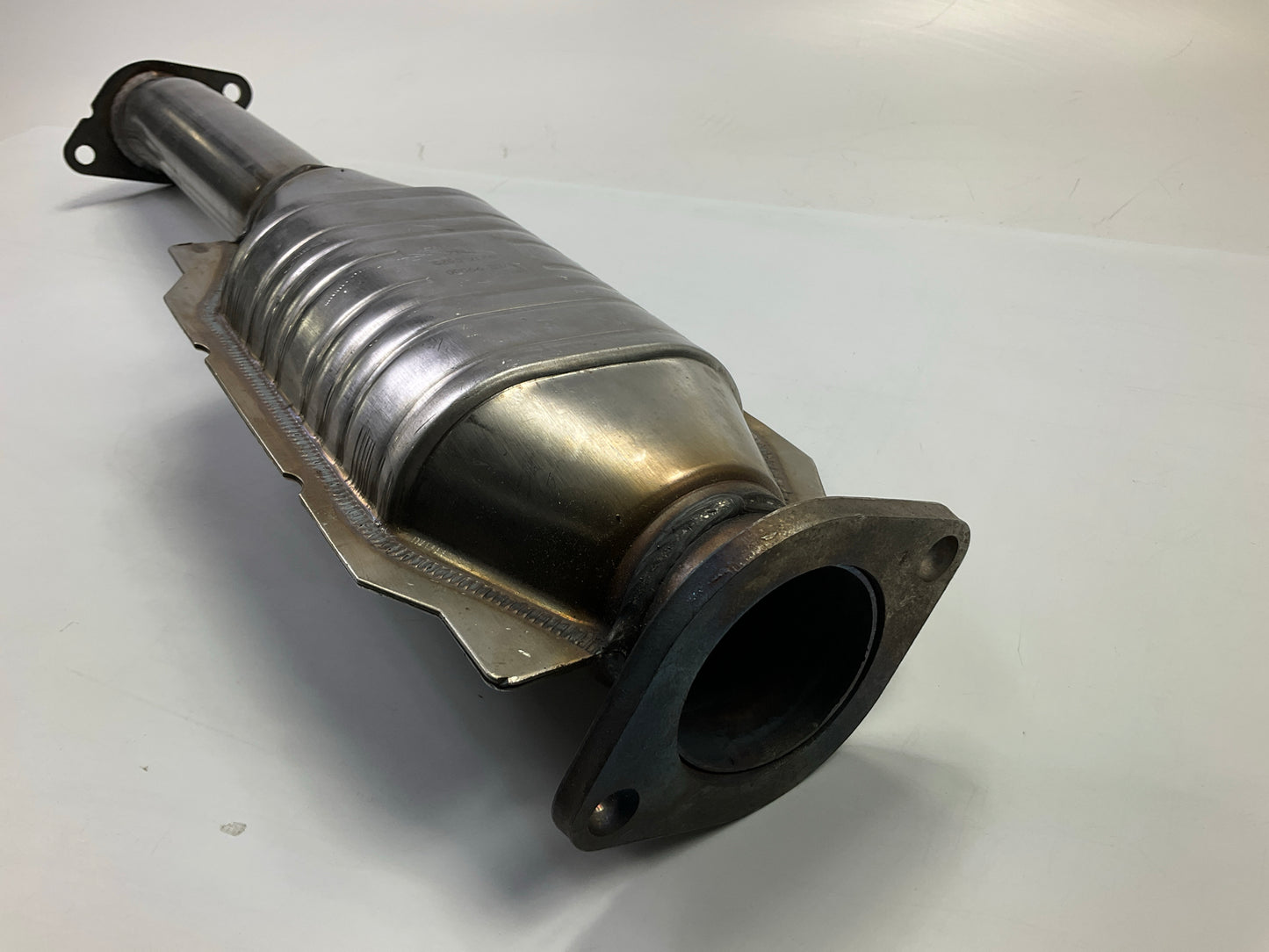 Magnaflow 49217 Direct-Fit REAR Right Catalytic Converter 07-08 Titan, QX56 5.6L