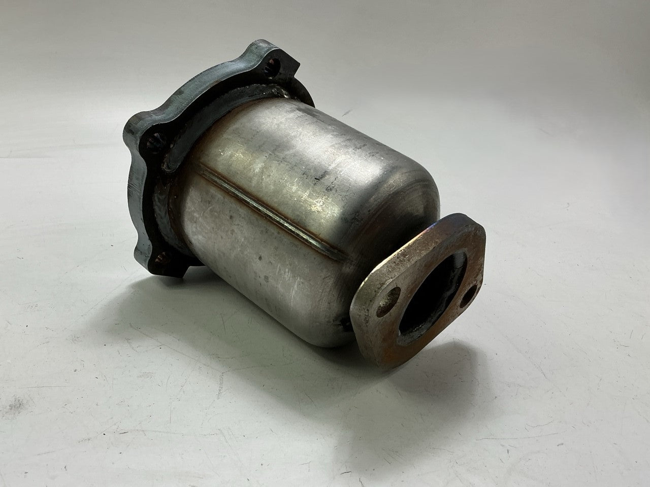 Magnaflow 49310 Front Direct-fit Catalytic Converter For 2002-2005 Kia Sedona
