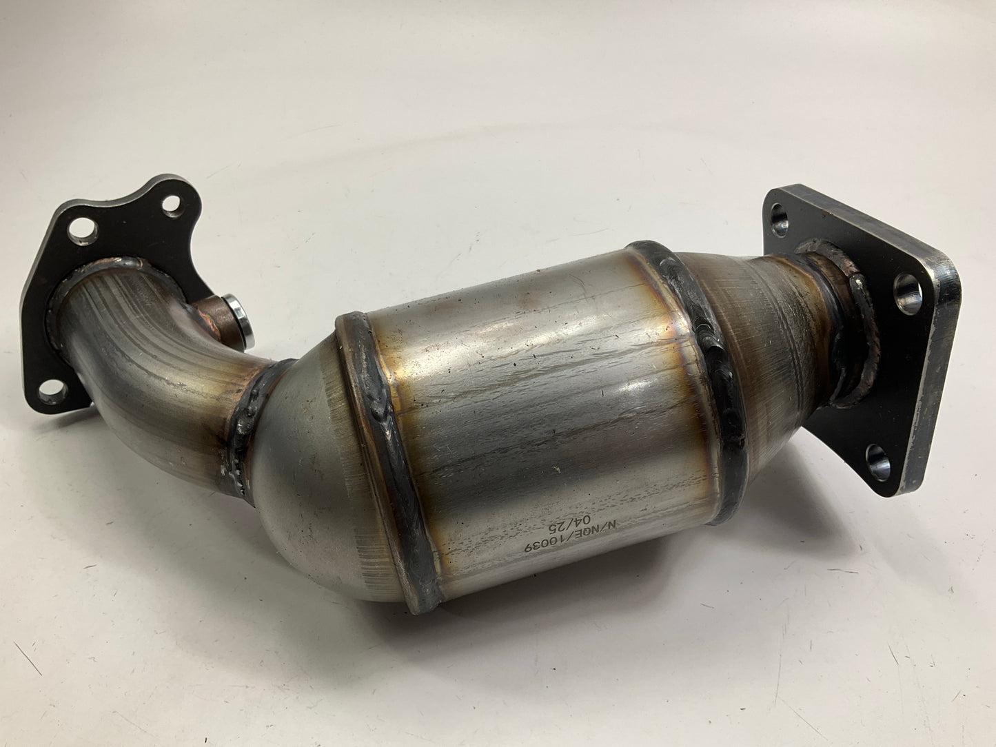 Magnaflow 50219 REAR Direct-Fit Catalytic Converter For 2003-2007 Nissan Murano
