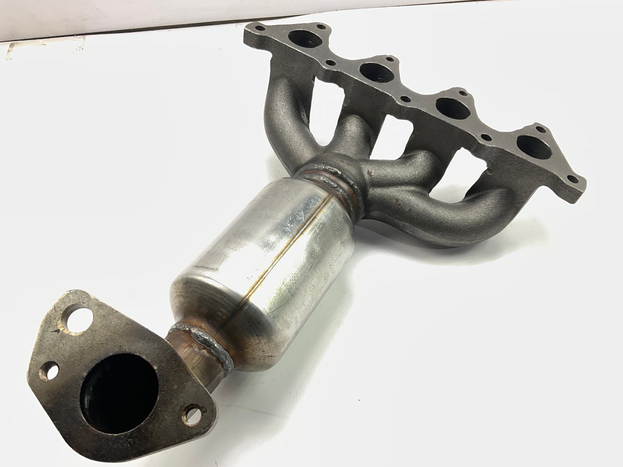 Magnaflow 50350 Direct Fit EPA Compliant Catalytic Converter & Exhaust Manifold