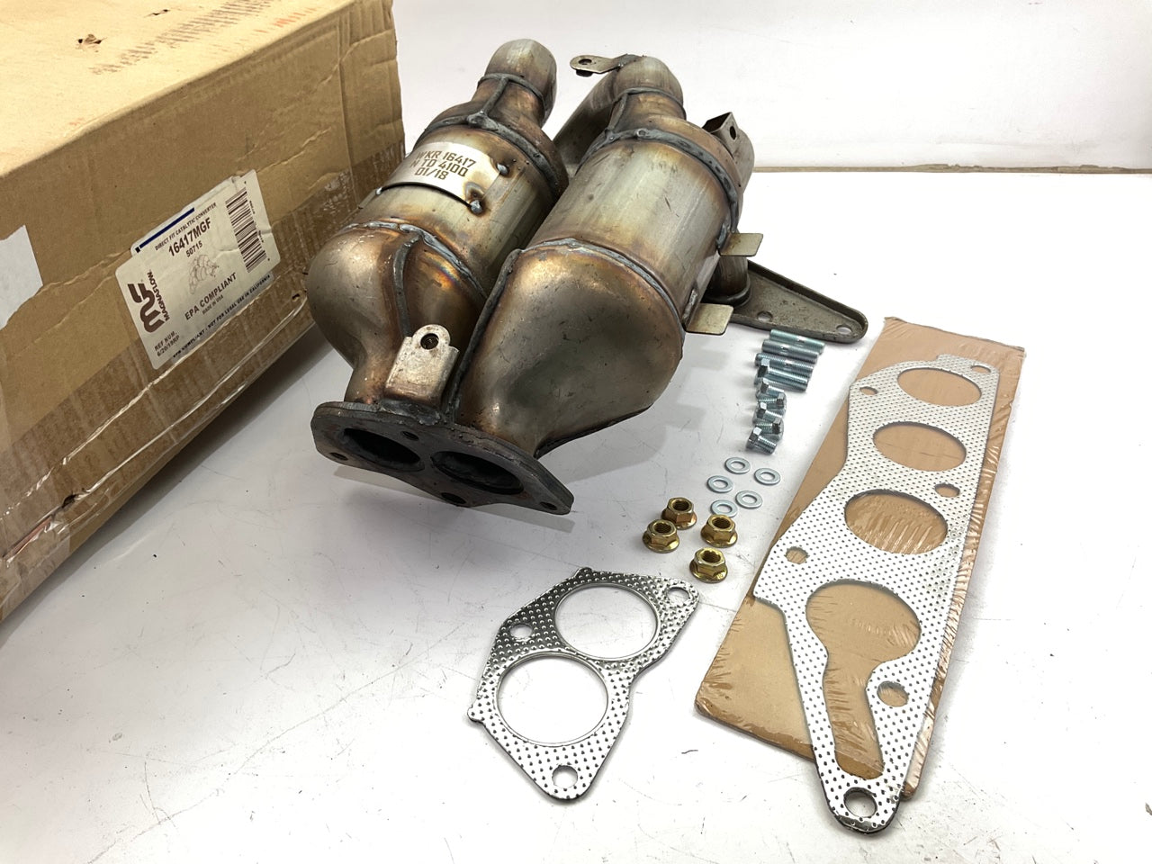 Magnaflow 50715 Direct Fit EPA Compliant Catalytic Converter & Exhaust Manifold