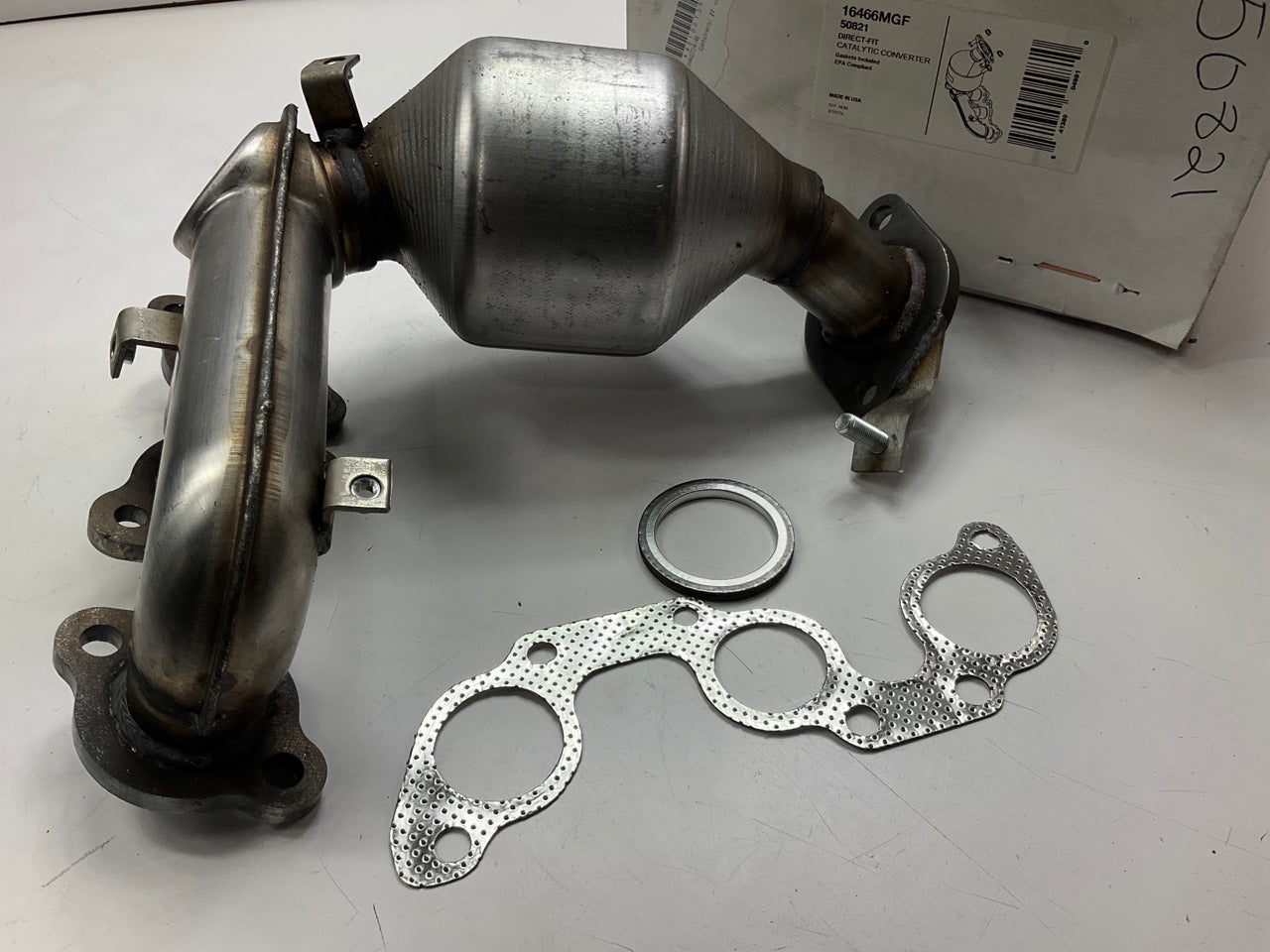 Magnaflow 50821 Front Direct Fit EPA Compliant Catalytic Converter & Manifold