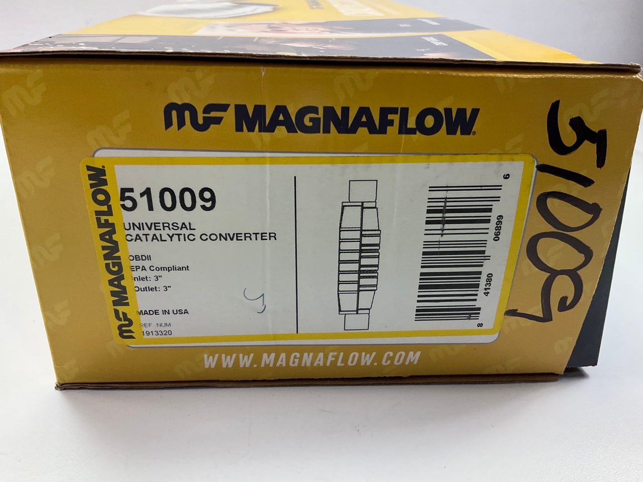 Magnaflow 51009 Universal EPA Compliant Catalytic Converter 3'' Inlet / 3'' Outlet