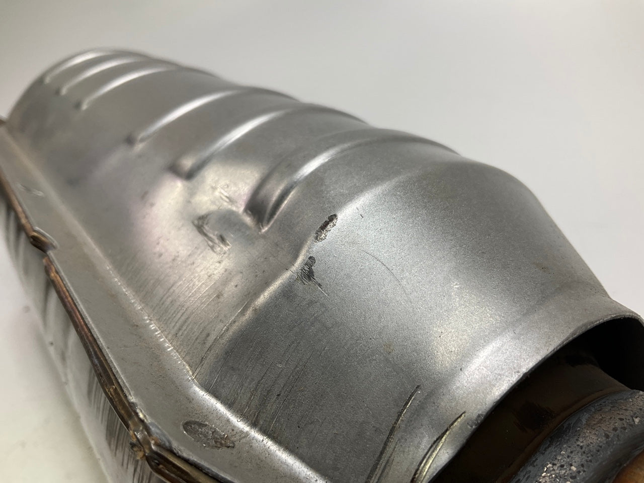 DENTED - Magnaflow 51306 UNIVERSAL EPA Catalytic Converter, 2-1/2'' In Out 15'' L