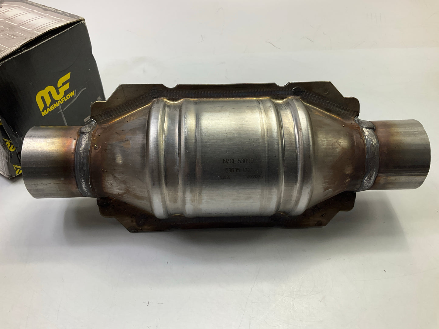 MagnaFlow 53035 Universal Catalytic Converter 2-1/4'' Inlet & Outlet OBDI (OBD1)