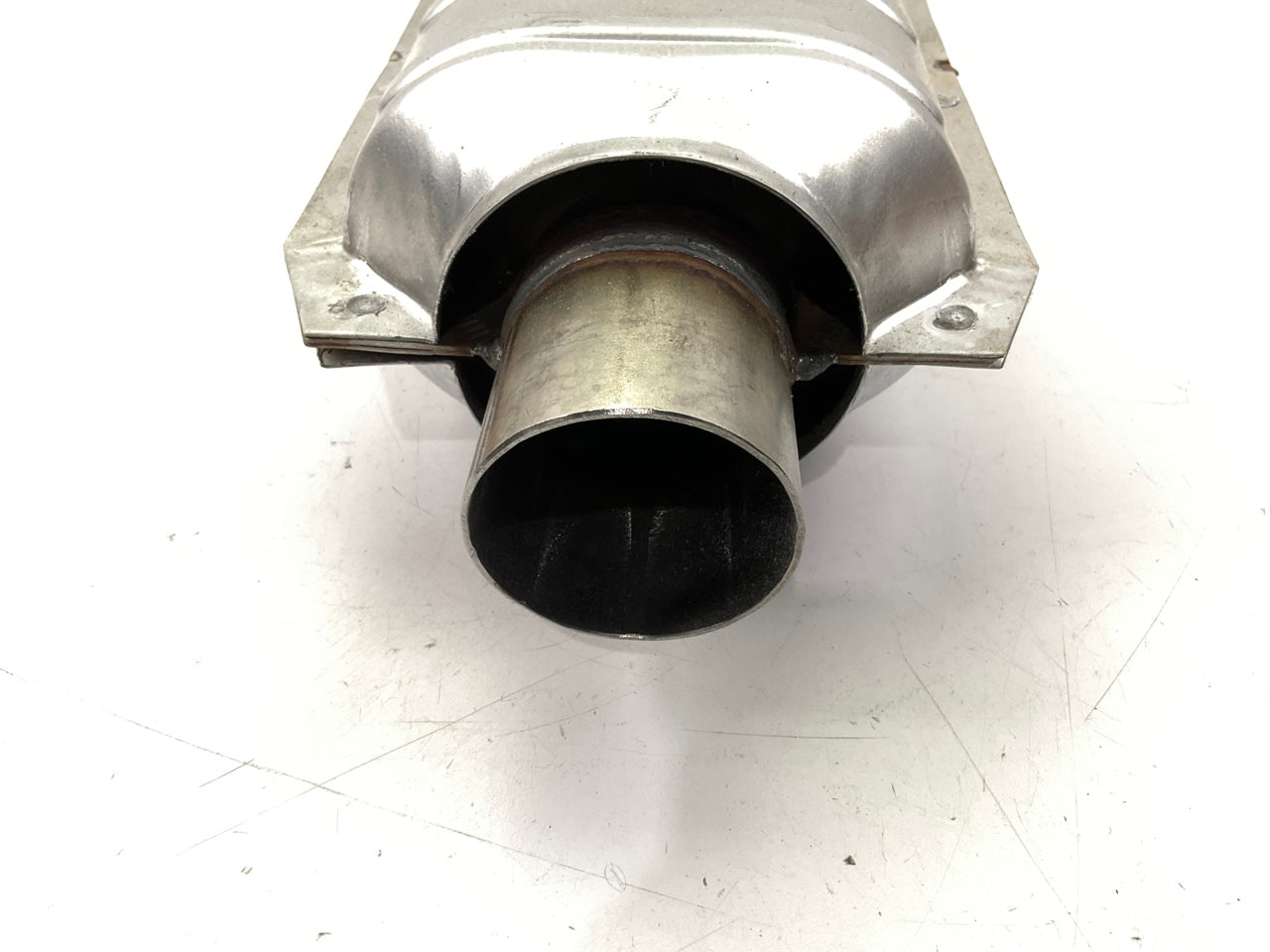 Magnaflow 91004 Universal EPA Compliant Catalytic Converter 2'' Inlet / Outlet