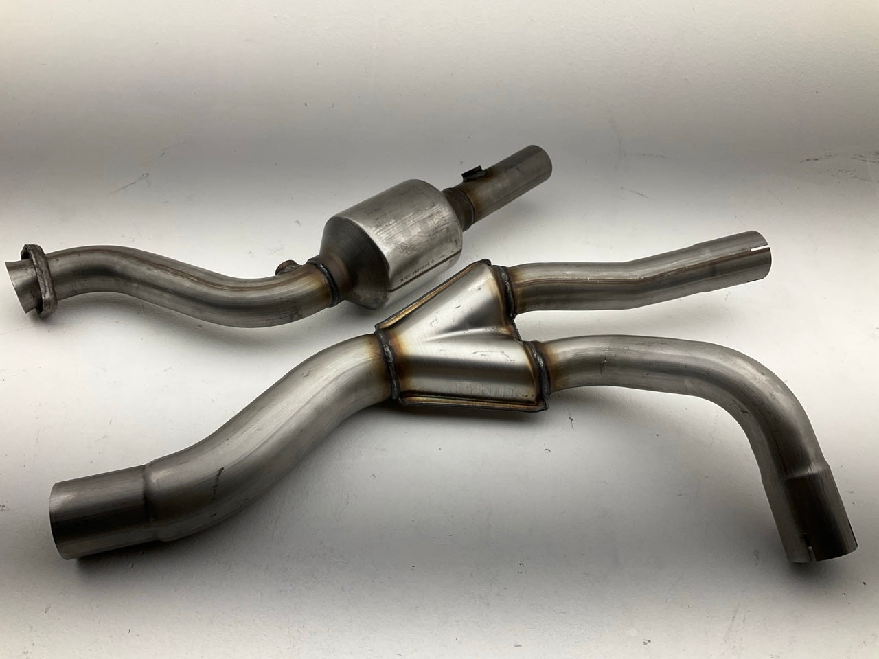 Magnaflow 93252 Right Catalytic Converter For 2004-2006 Dodge Durango 5.7L