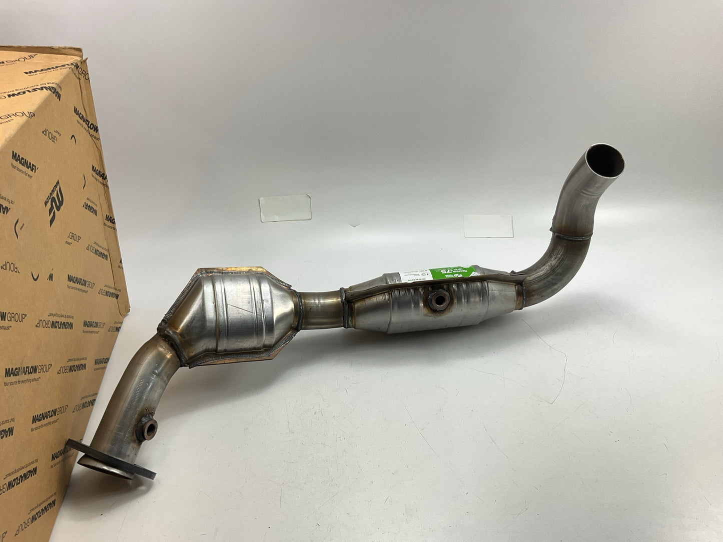 Magnaflow 93628 Left Catalytic Converter For 2001-2004 Ford F-150 4.6L V8