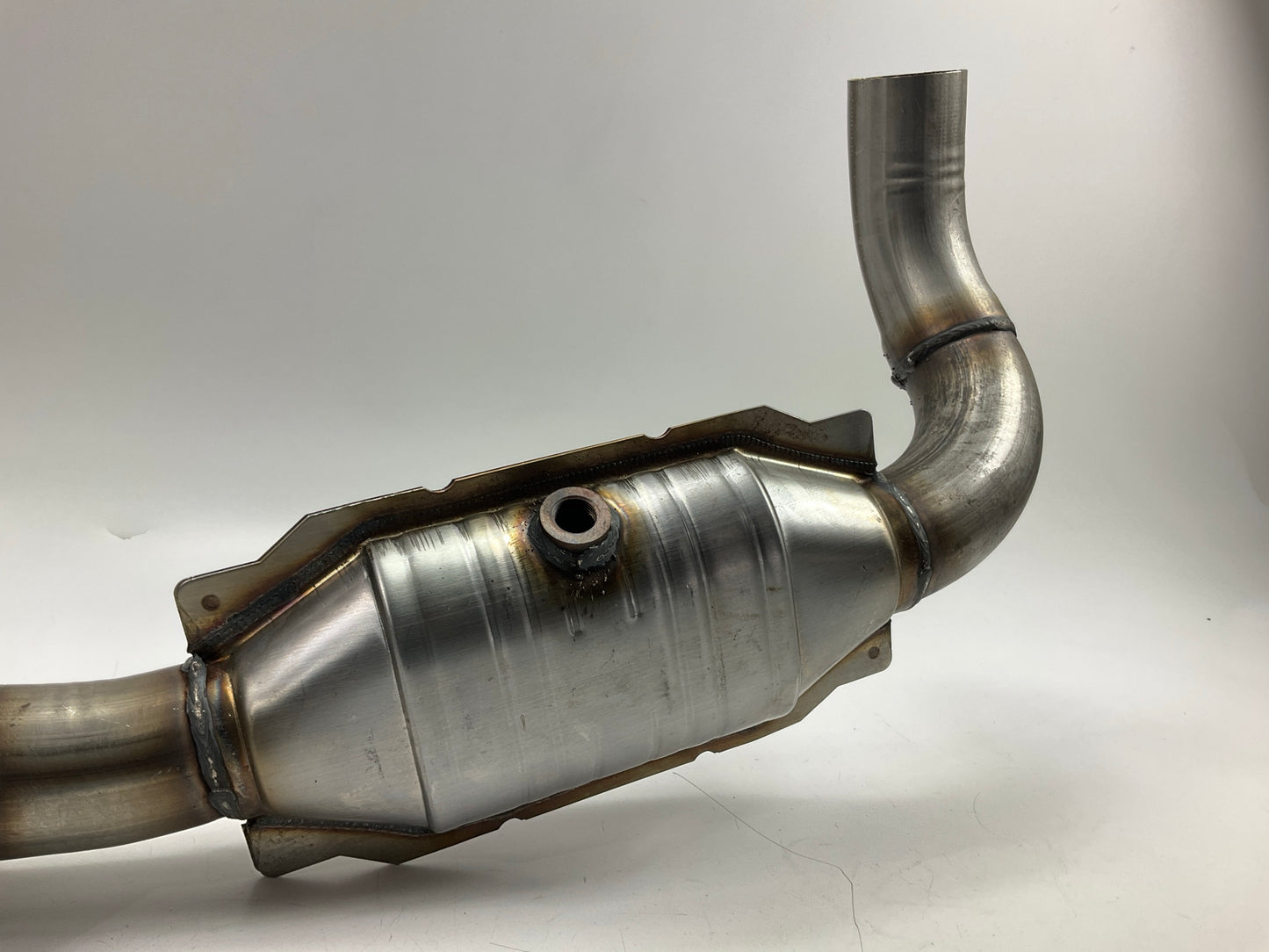 Magnaflow 93628 Left Catalytic Converter For 2001-2004 Ford F-150 4.6L V8