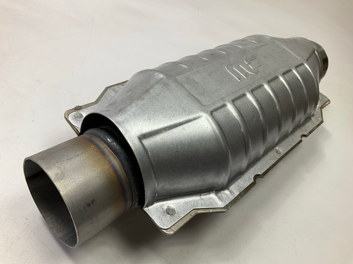 Magnaflow 94016 Catalytic Converter,  Universal, Pre-OBDII, 2.5'' Inlet & Outlet