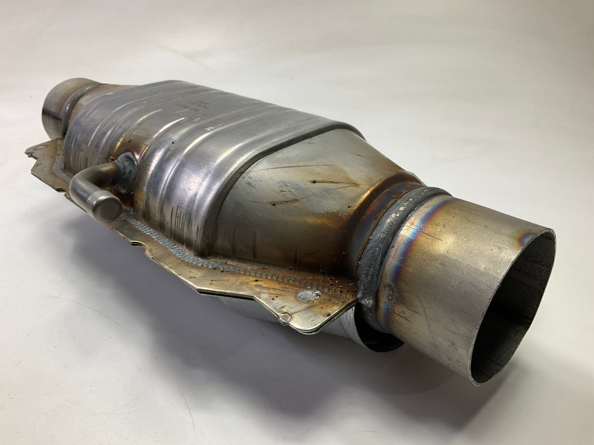 Magnaflow 94016 Catalytic Converter,  Universal, Pre-OBDII, 2.5'' Inlet & Outlet
