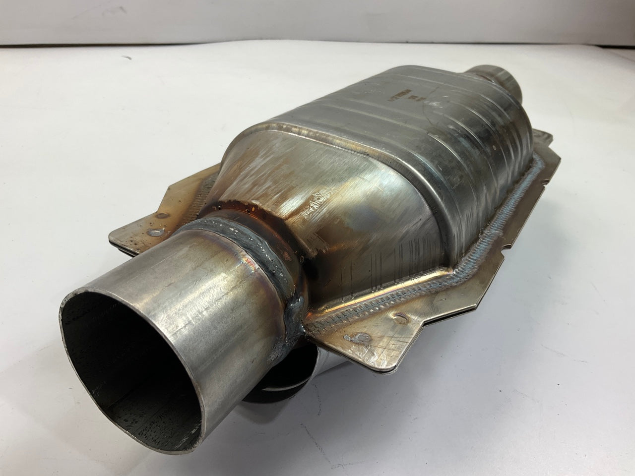 Magnaflow 99005HM Universal EPA Compliant Catalytic Converter 2.25'' Inlet/Outlet