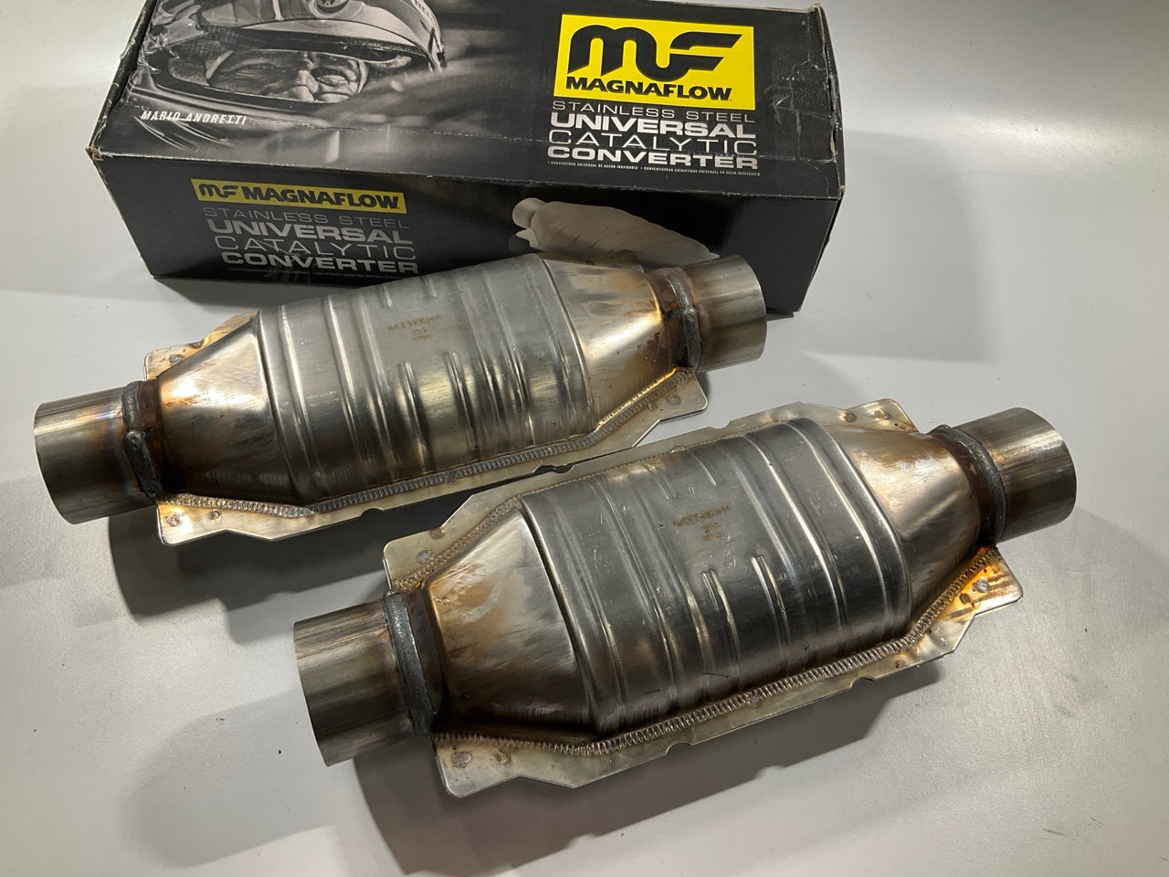 (2) Magnaflow 99006HM Dual Custom Exhaust 2-1/2'' Catalytic Converters UNIVERSAL