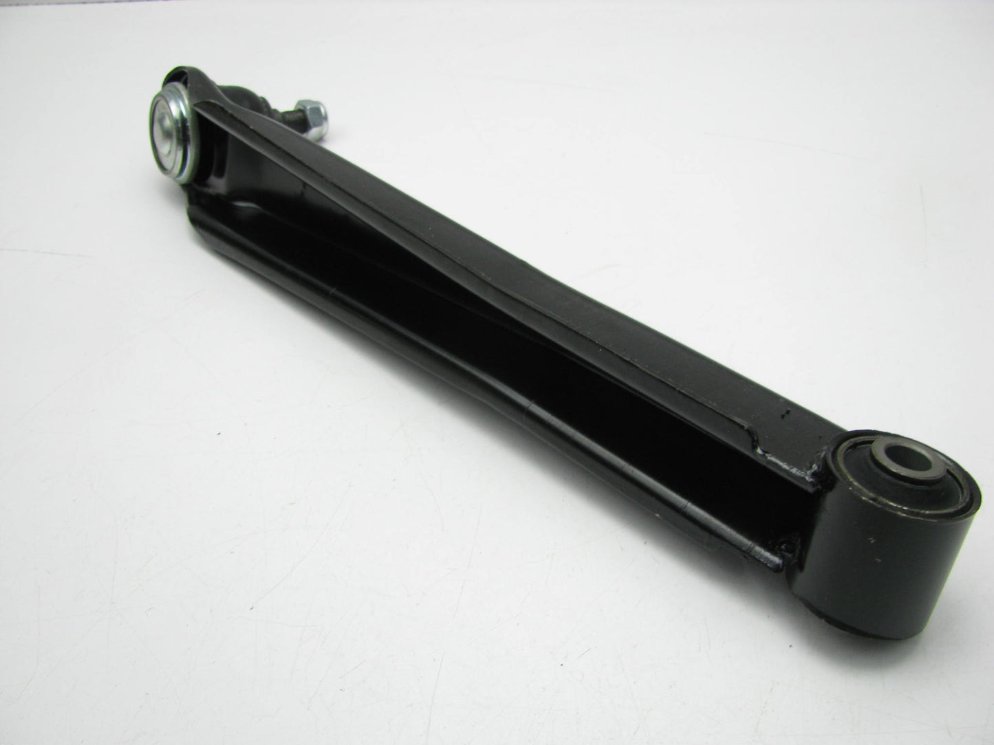 Mando CAH0101D Suspension Control Arm And Ball Joint Assembly - Rear Lower