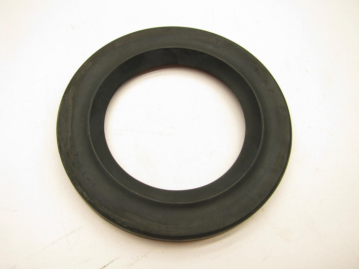 Manville 0250-07027 Differential Pinion Seal 3.881'' OD X 2.500'' ID X 0.468'' Wide