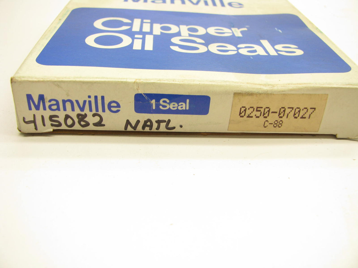 Manville 0250-07027 Differential Pinion Seal 3.881'' OD X 2.500'' ID X 0.468'' Wide