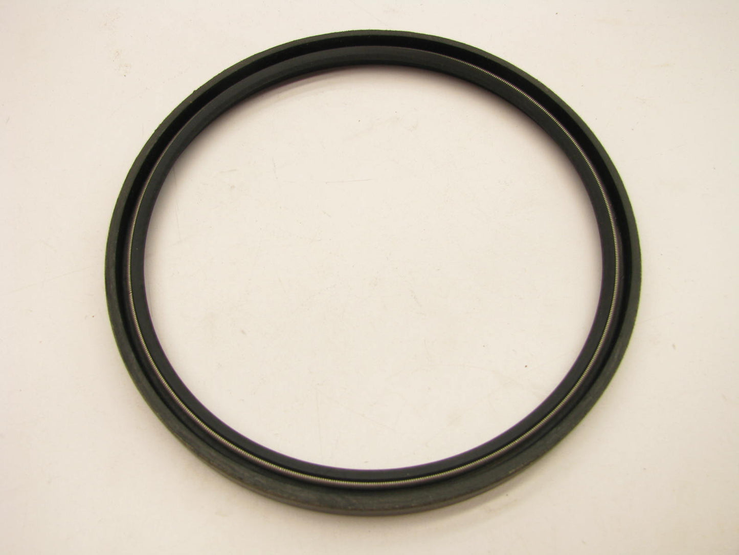 Manville 0550-04825 Wheel Seal - 6.257'' OD X 5.500'' ID X 0.500'' Wide  476842
