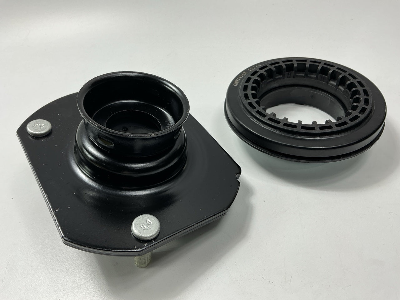 (2) Master Pro FM1886 Front Strut Mounts 07-16 GMC Acadia, 07-10 Saturn Outlook