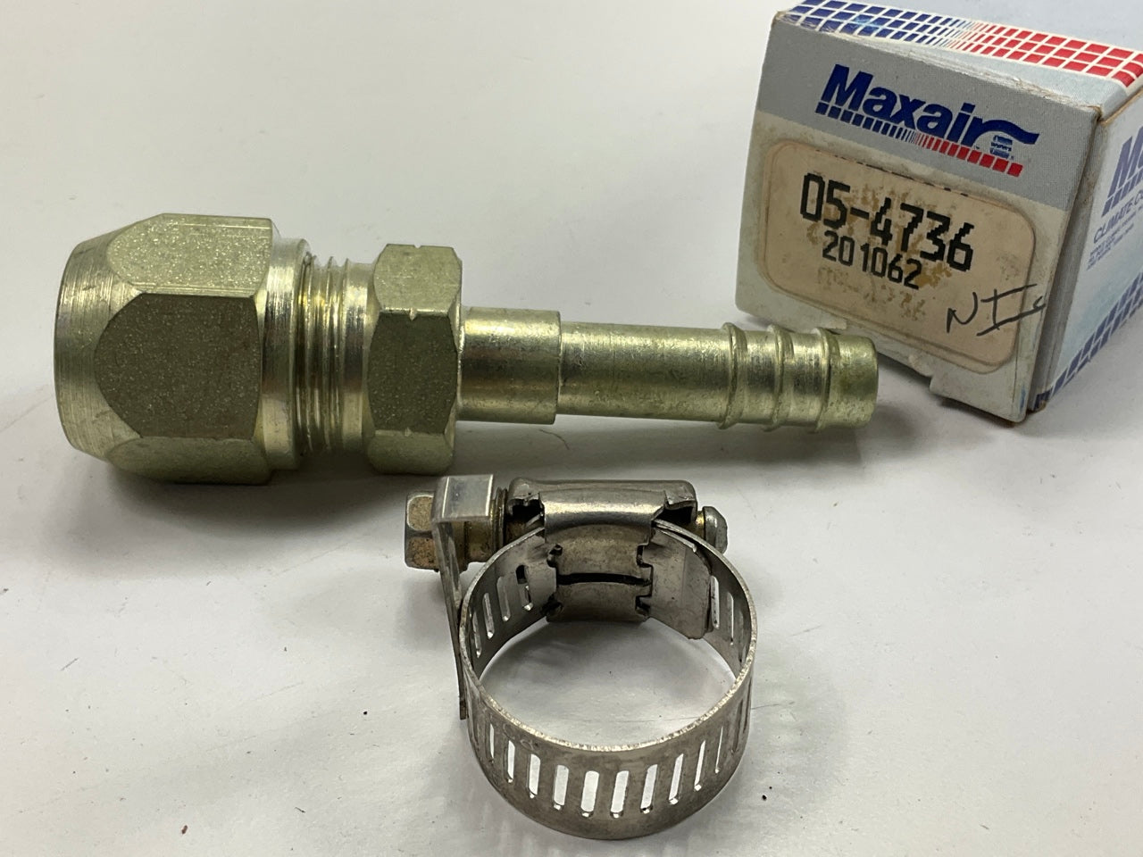 Max Air 05-4736 A/C Fitting, 5/8'' X #8 Hose Barb, Straight Compression Fitting