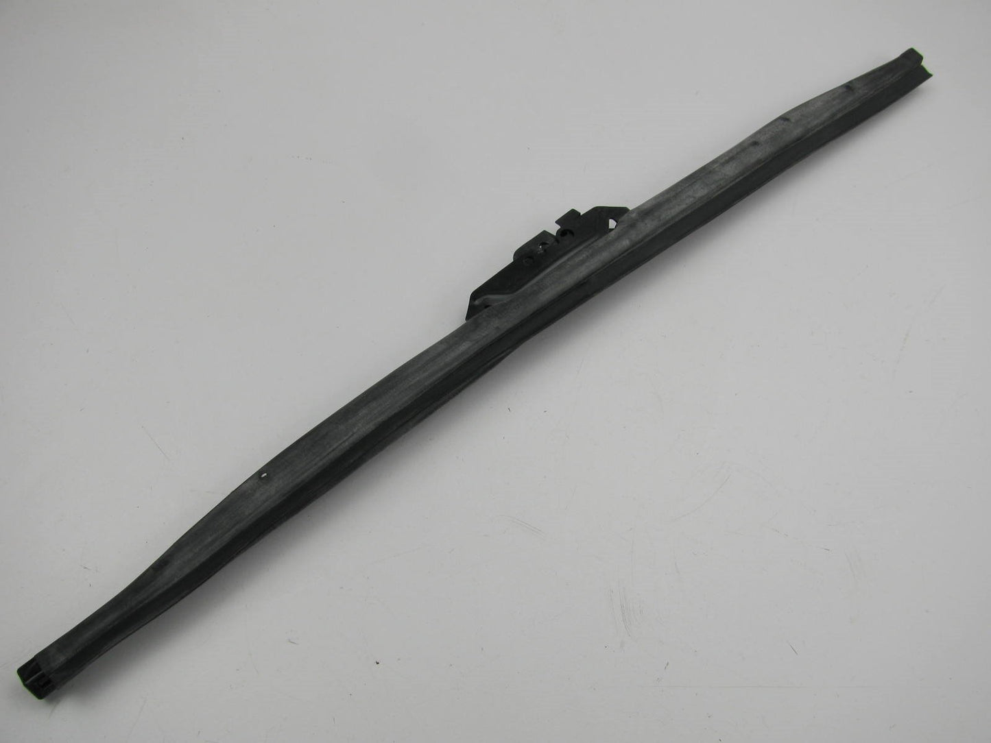 NEW - OEM Mazda 0000-67-W20-MV Front Winter Windshield Wiper Blade - 20''