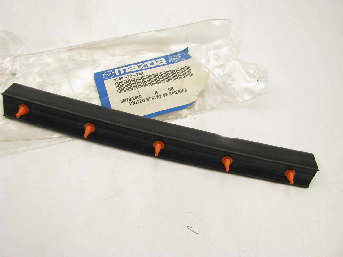 New Genuine REAR  RIGHT Door Lower Weatherstrip Seal OEM For Mazda 1F607276X